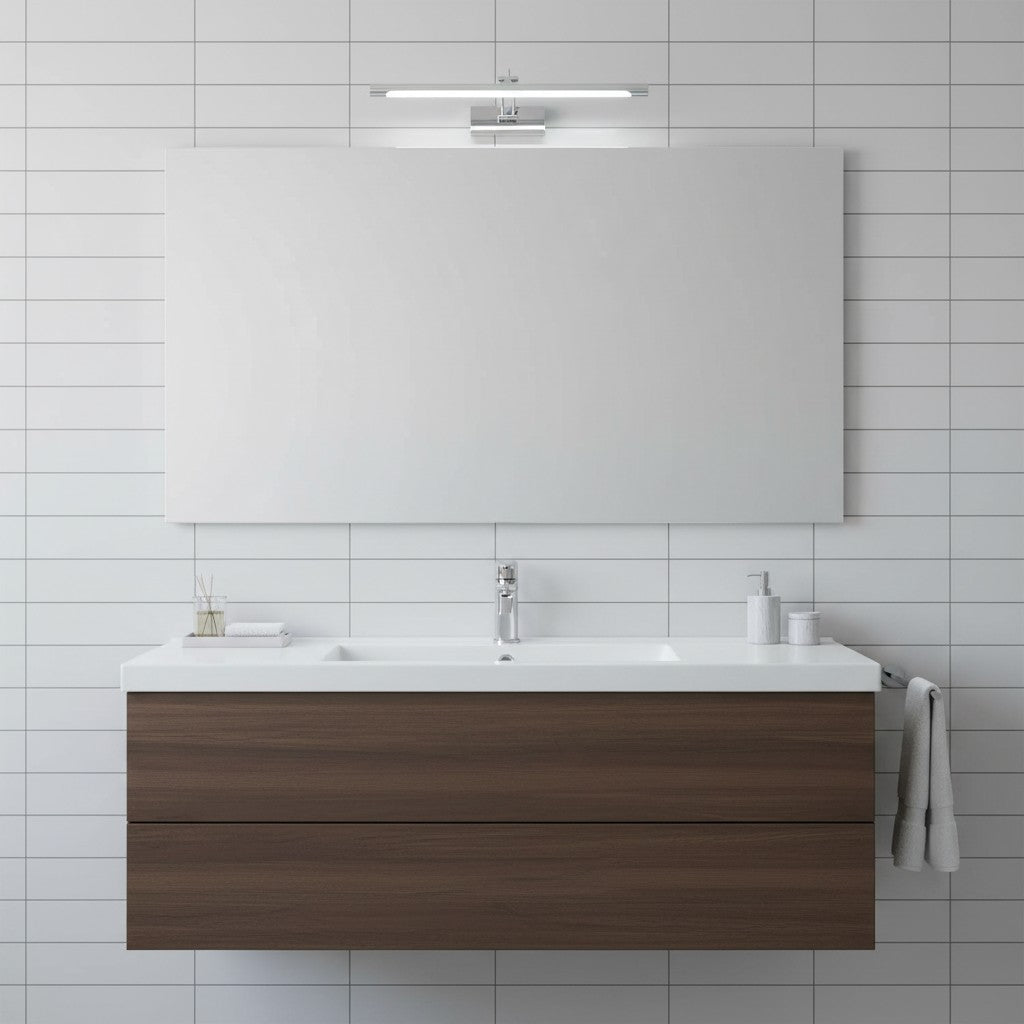 Applique miroir salle de bain LED goodlampe argentée en métal au-dessus d'un miroir rectangulaire moderne