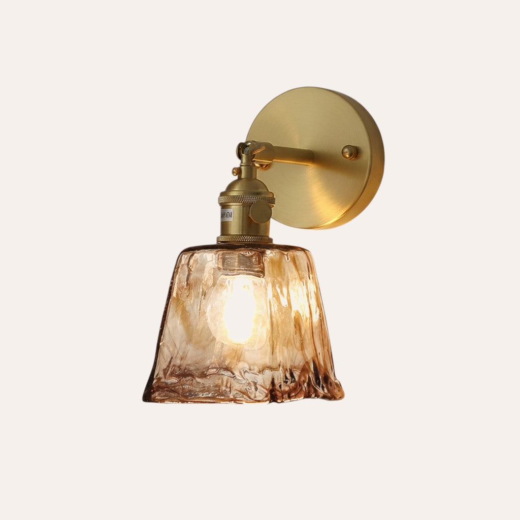 Applique murale goodlampe en laiton avec abat-jour en verre ambré texturé au design nordique et japonais rétro