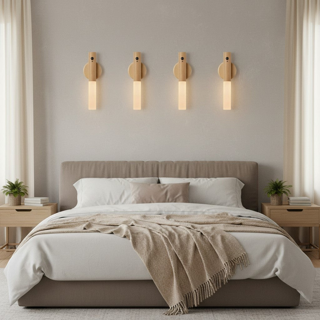 goodlampe lampe murale LED magnétique en bois clair avec détecteur de mouvement, éclairage vers le bas, design moderne.