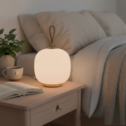 Lampe de table goodlampe design danois en verre blanc opale avec anse et base dorée, éclairage LED USB
